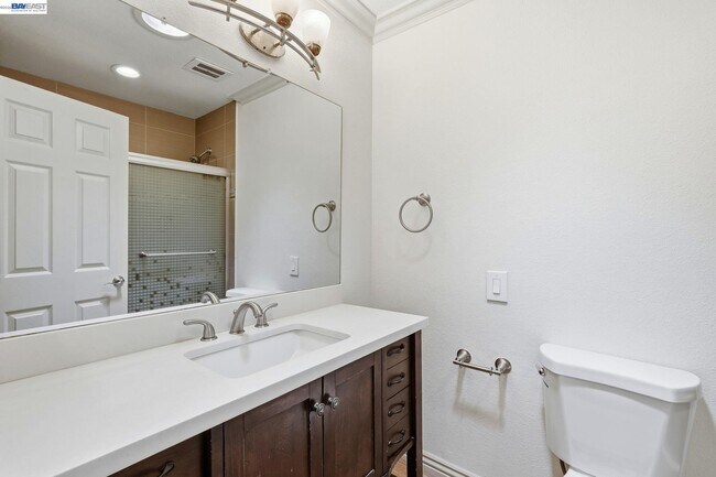 Building Photo - 325 Goshen Ct