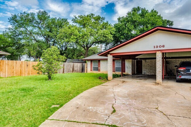 Building Photo - 1306 Glenda Dr