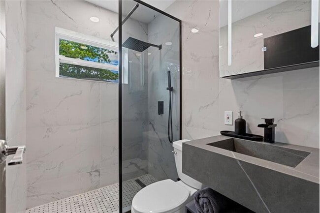 Building Photo - 408 Lancaster St