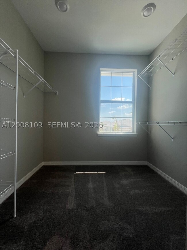 Building Photo - 12222 SW Myrtle Oak Dr