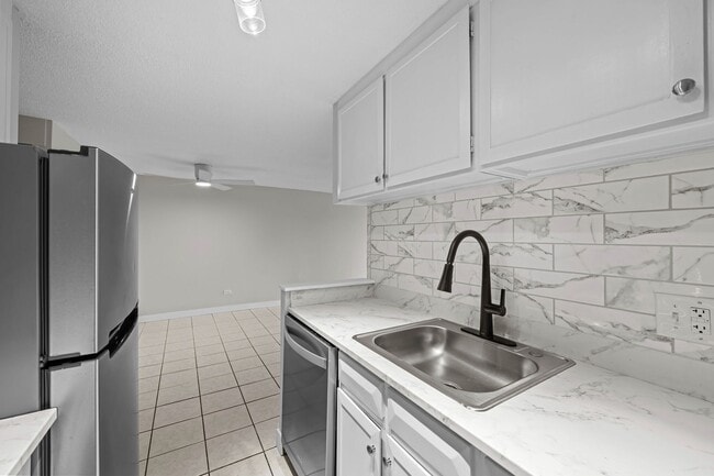 Primary Photo - Updated 2-bedroom condo in Denver!