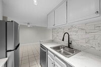 Building Photo - Updated 2-bedroom condo in Denver!