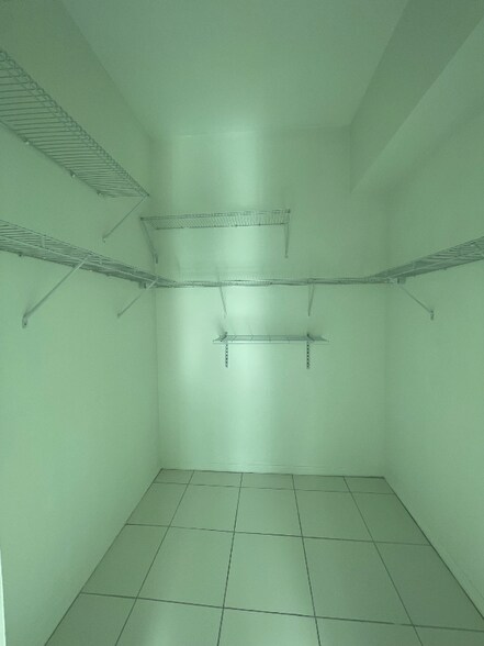 Building Photo - 950 Brickell Bay Dr