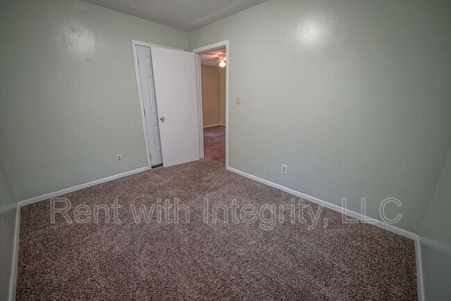 Building Photo - 2304 Hartsfield Ct