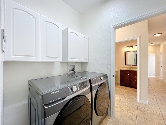 Building Photo - 10817 Masters Dr