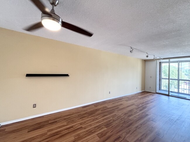 Building Photo - 710 E 200 S