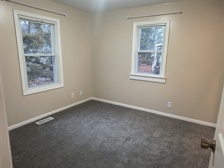 Building Photo - 746 S Wolf Lake Rd