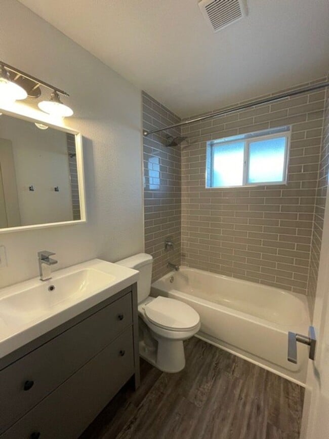Building Photo - 3031 N 69th Pl