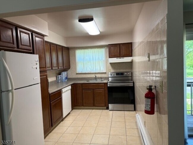 Building Photo - 528 Andria Ave