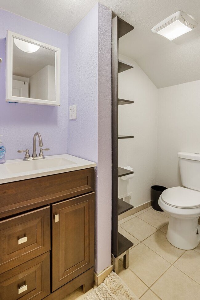 Building Photo - 3815 S Knox Ct