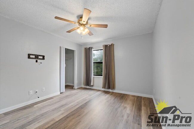 Building Photo - 3960 Oak Trail Run