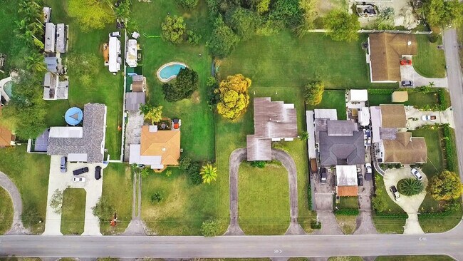 Building Photo - 13945 N Miami Ave