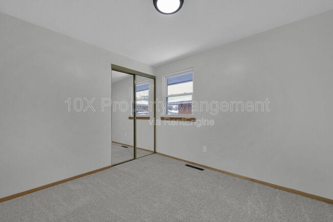 Building Photo - 1638 Parkinson Dr