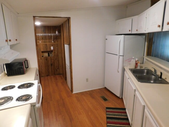 Building Photo - Cozy Modular Home in Newport