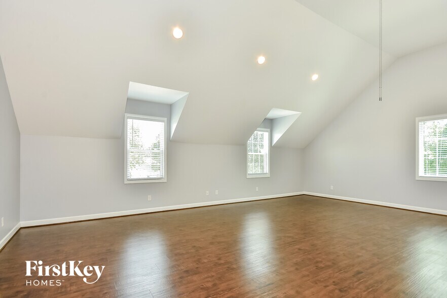 Building Photo - 418 Silver Springs Ln