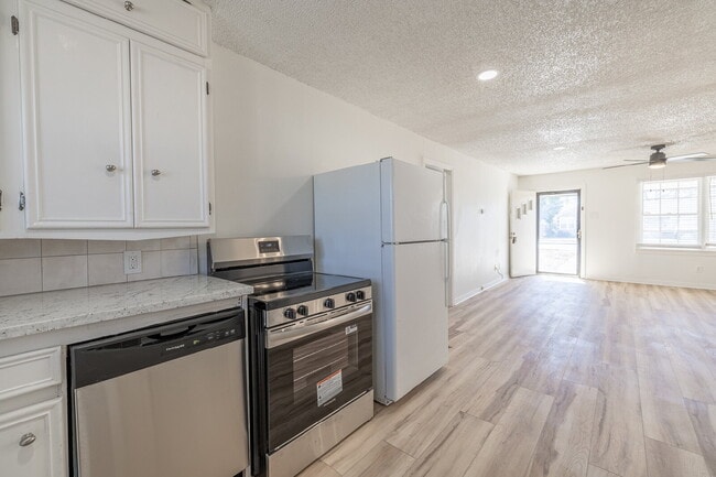 Building Photo - Beautifully Renovated 2-bedroom, 1-bathroom home!