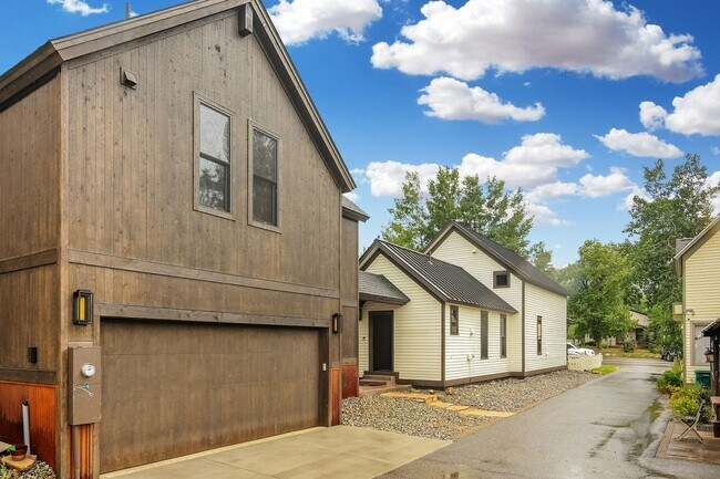 Building Photo - Summer in Downtown, historic Breckenridge! Luxury Home, Walk to Everything!