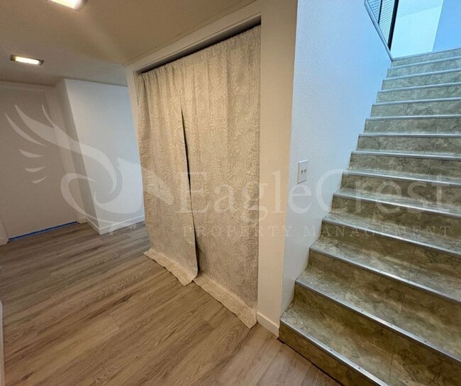 Building Photo - Three Bedroom, Two Bathroom House plus bon...