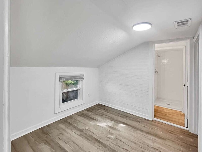 Building Photo - 2006 Texas Ave