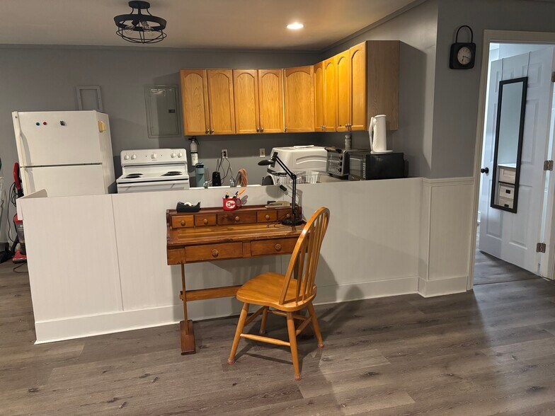 Building Photo - 2776 US-2