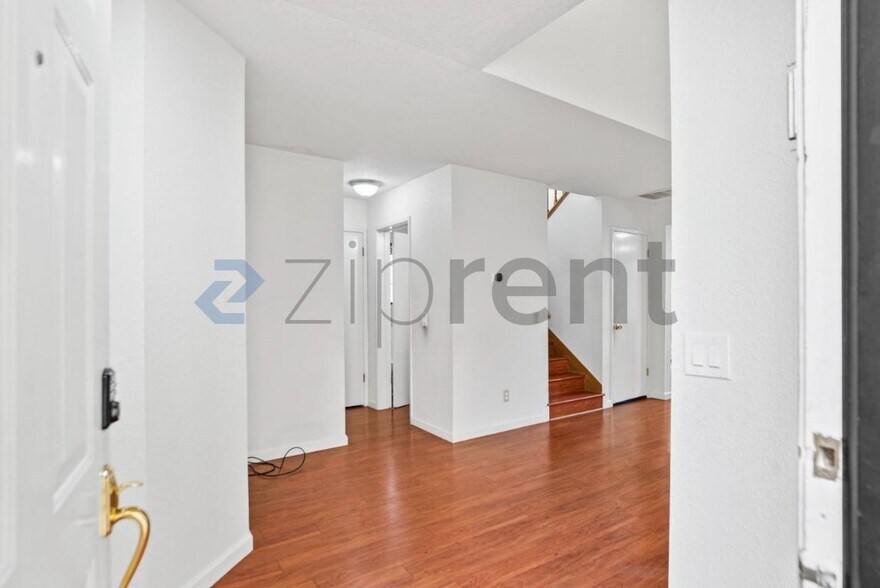 Building Photo - Unit