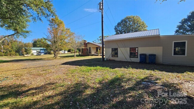 Building Photo - 5040 Pless Rd
