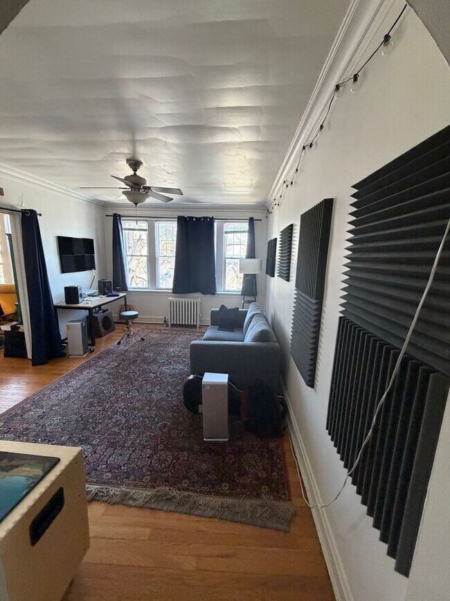 Building Photo - 1112 Curtiss St