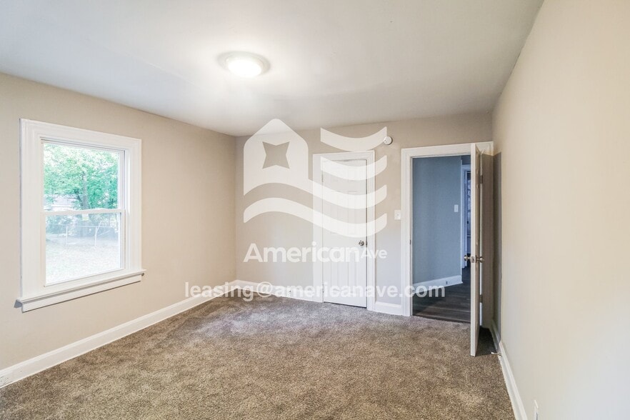 Building Photo - 1605 11th Ave