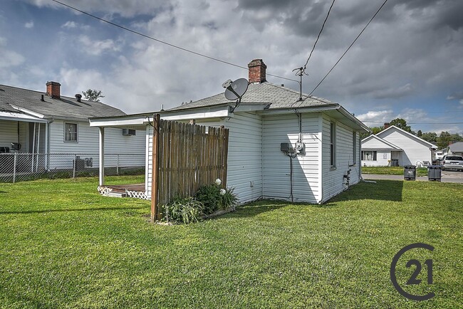 Building Photo - 1305 Willow St