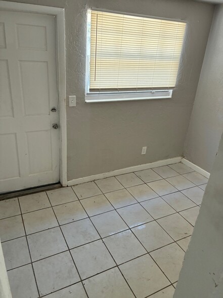 Building Photo - 4425 NW 23rd Ct