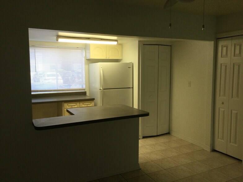 Kitchen - 8610 Huron Ct