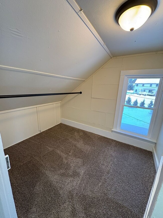 Building Photo - 114-116 Knight St