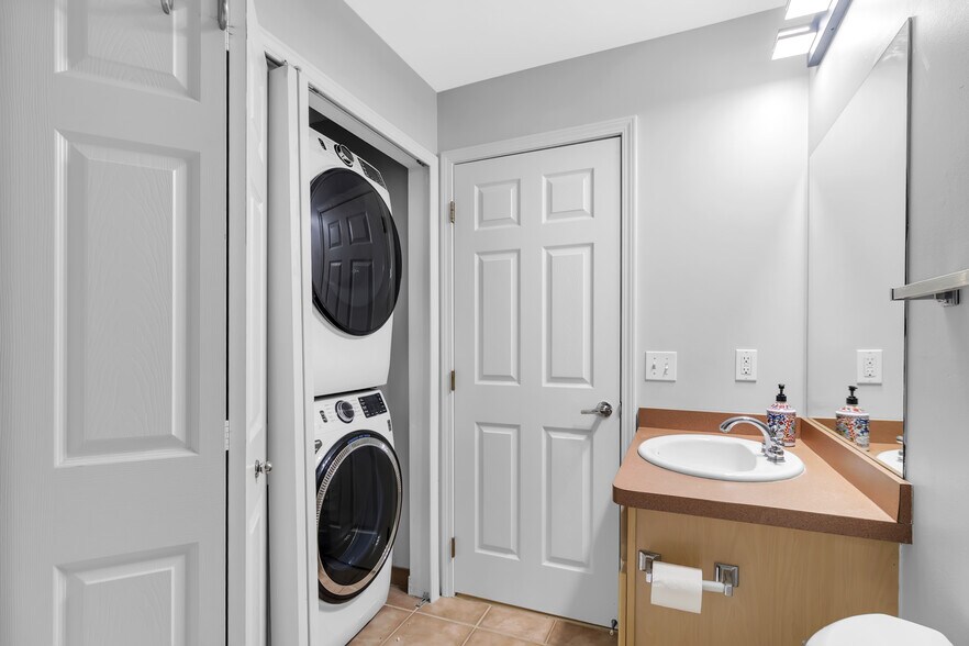 Building Photo - 2934 Signature Blvd