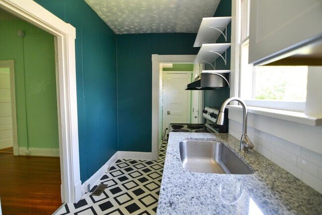 Building Photo - 470 Rivermont, Unit 1