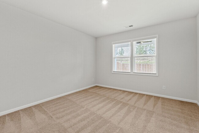 Building Photo - 644 Manitou Cir