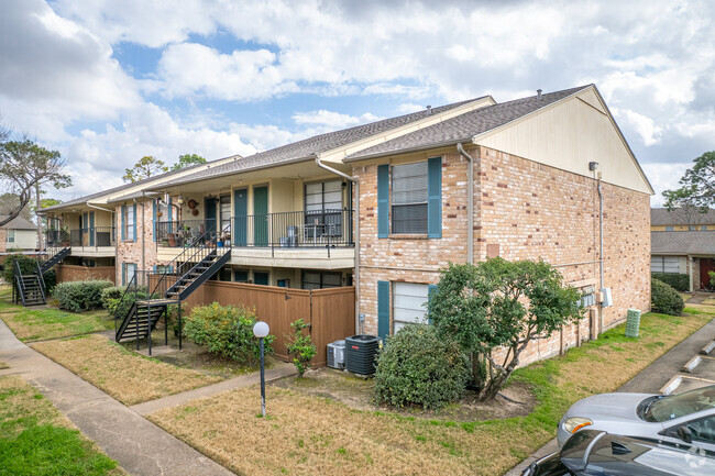8801 Hammerly Blvd - Whisper Wood Townhomes