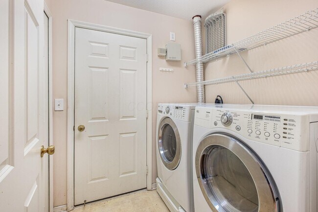 Building Photo - 5077 Vinington Pl