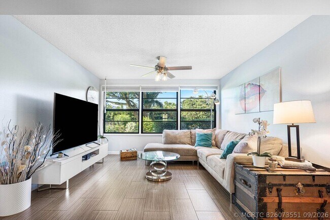 Building Photo - 6121 Balboa Cir