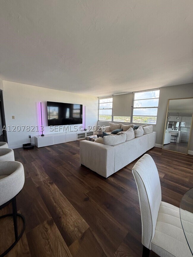 Building Photo - 1351 NE Miami Gardens Dr