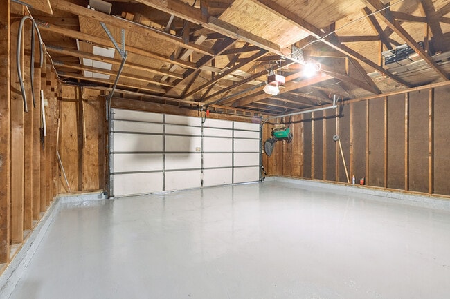 Building Photo - 320 Thistle Dr