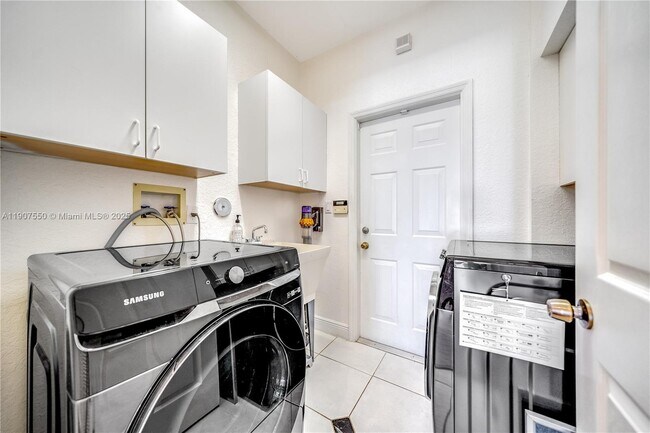 Building Photo - 1241 S 13th Ave