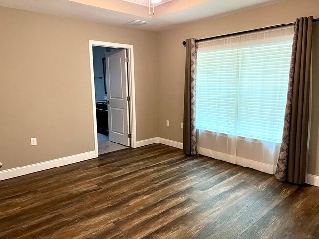 Building Photo - 415 E Field Ave