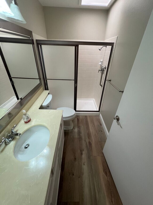 Building Photo - Beautiful Bel-Air floor plan on the Golf C...