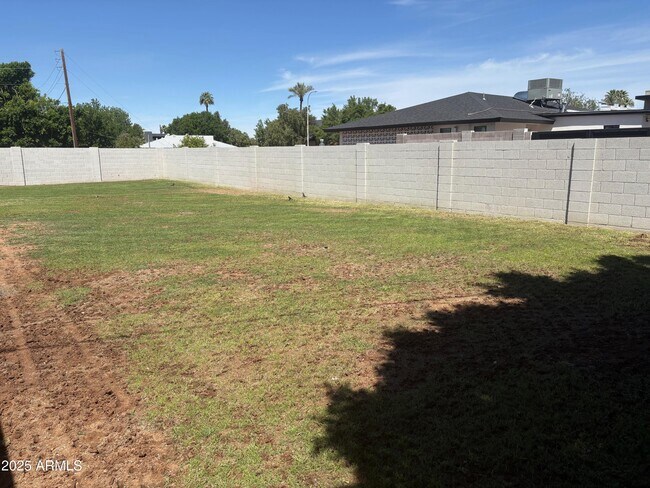 Building Photo - 4402 E Mitchell Dr