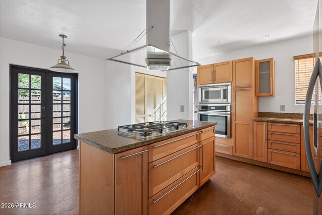 Building Photo - 901 W Willetta St