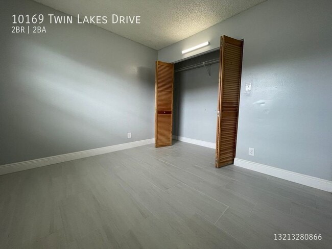 Building Photo - 10169 Twin Lakes Dr