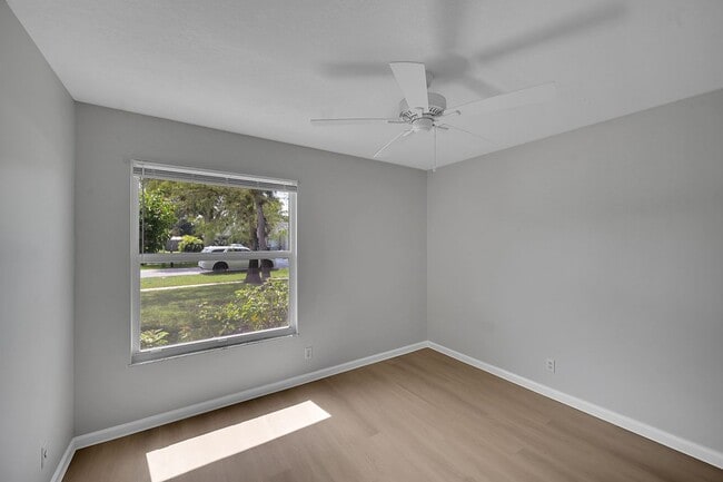 Building Photo - 1800 Primrose Ln