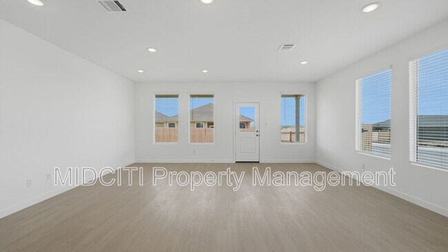 Building Photo - 1304 Apron Trl