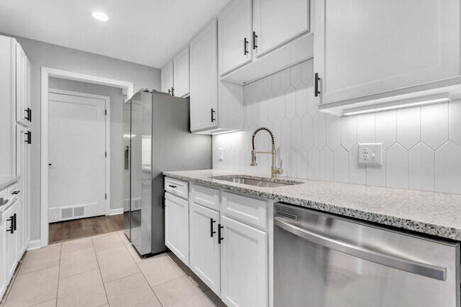 Building Photo - 1006 Canyon Point Cir