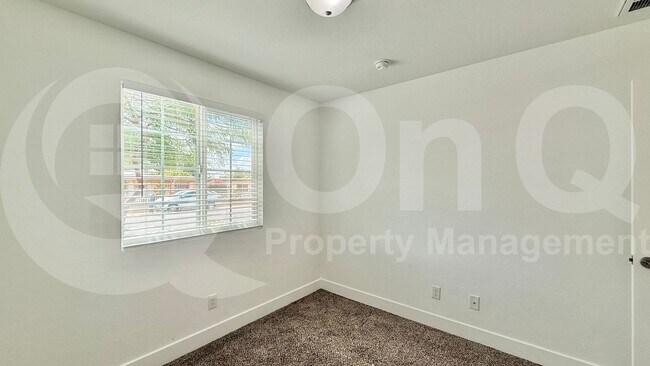Building Photo - 5733 S 13th Ave